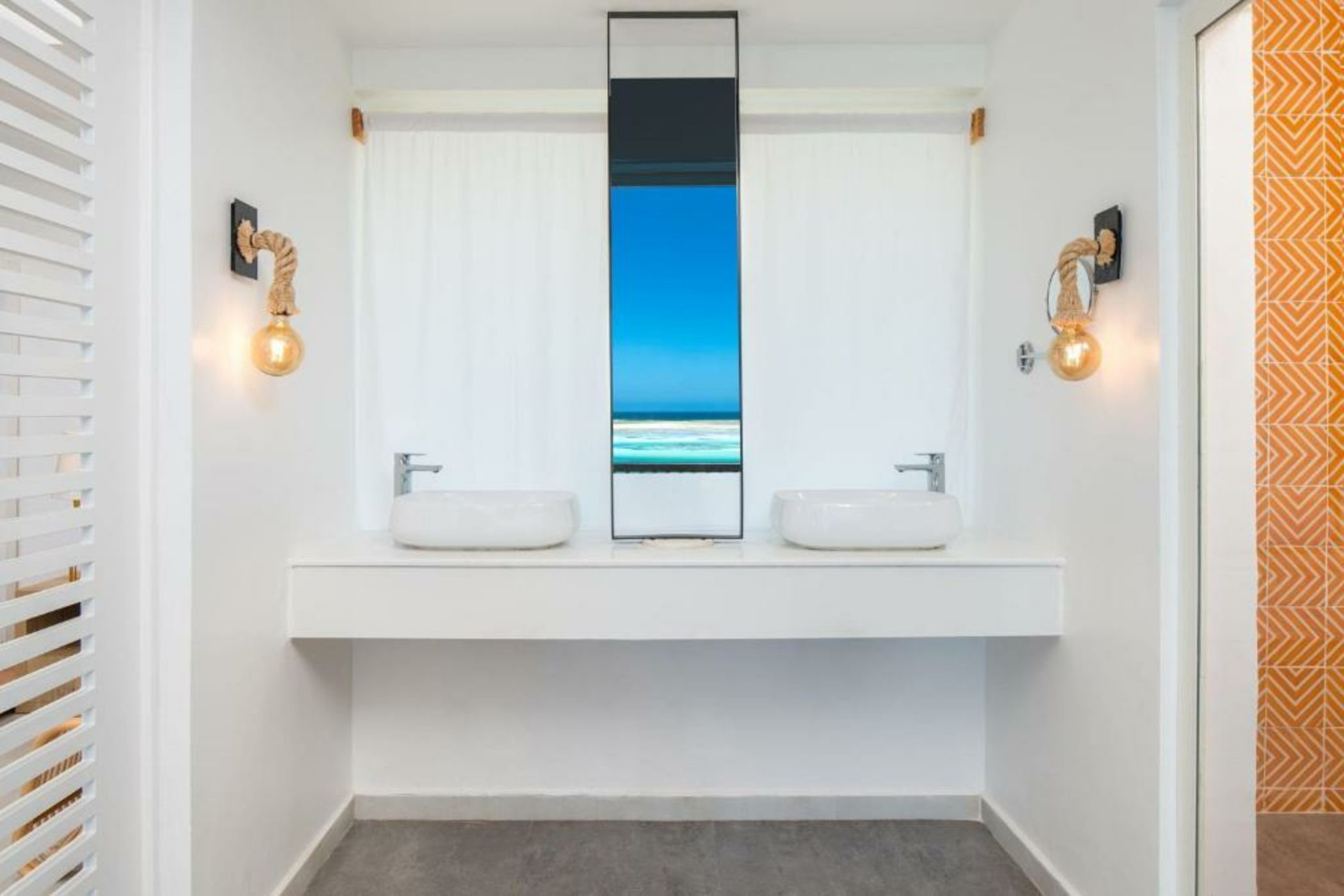 Le Mersenne Zanzibar, Autograph Collection