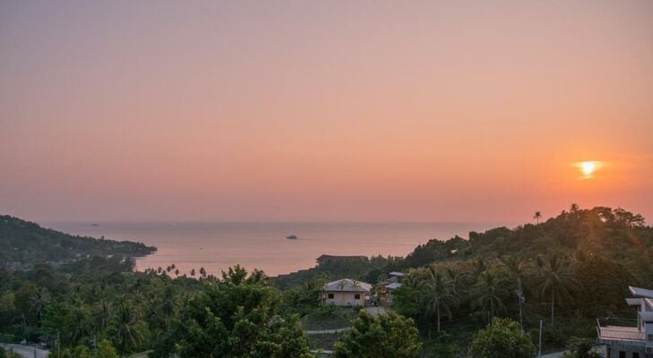 Sunset Hilltop Ocean View 2bd House