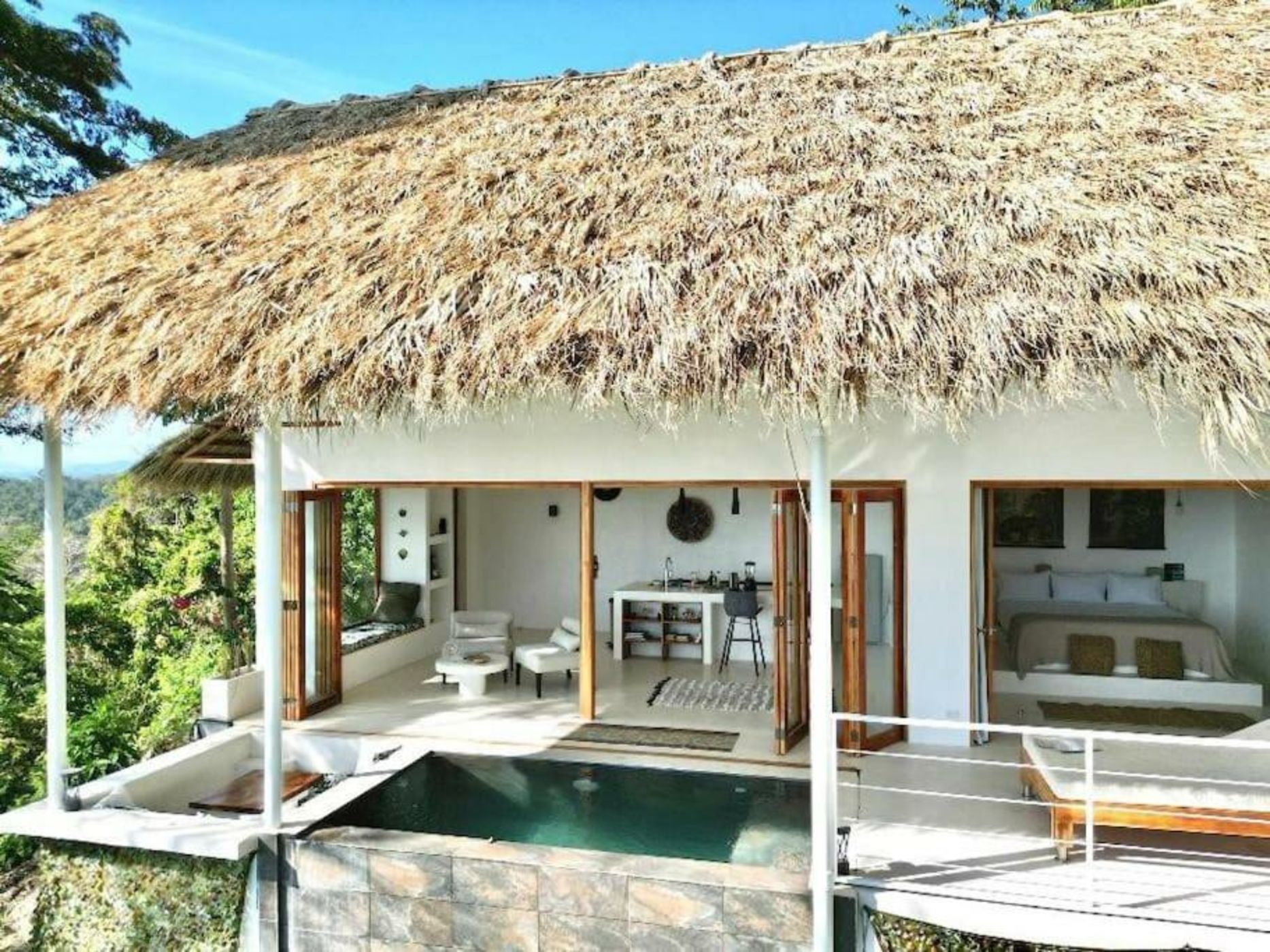 Nooli: Pool, King Size Bed , Ocean & sunset view