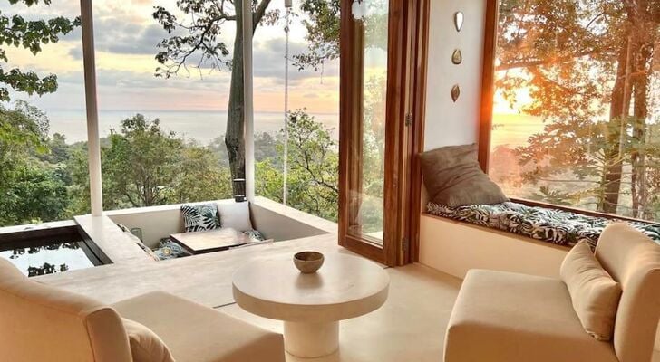 Nooli: Pool, King Size Bed , Ocean & sunset view