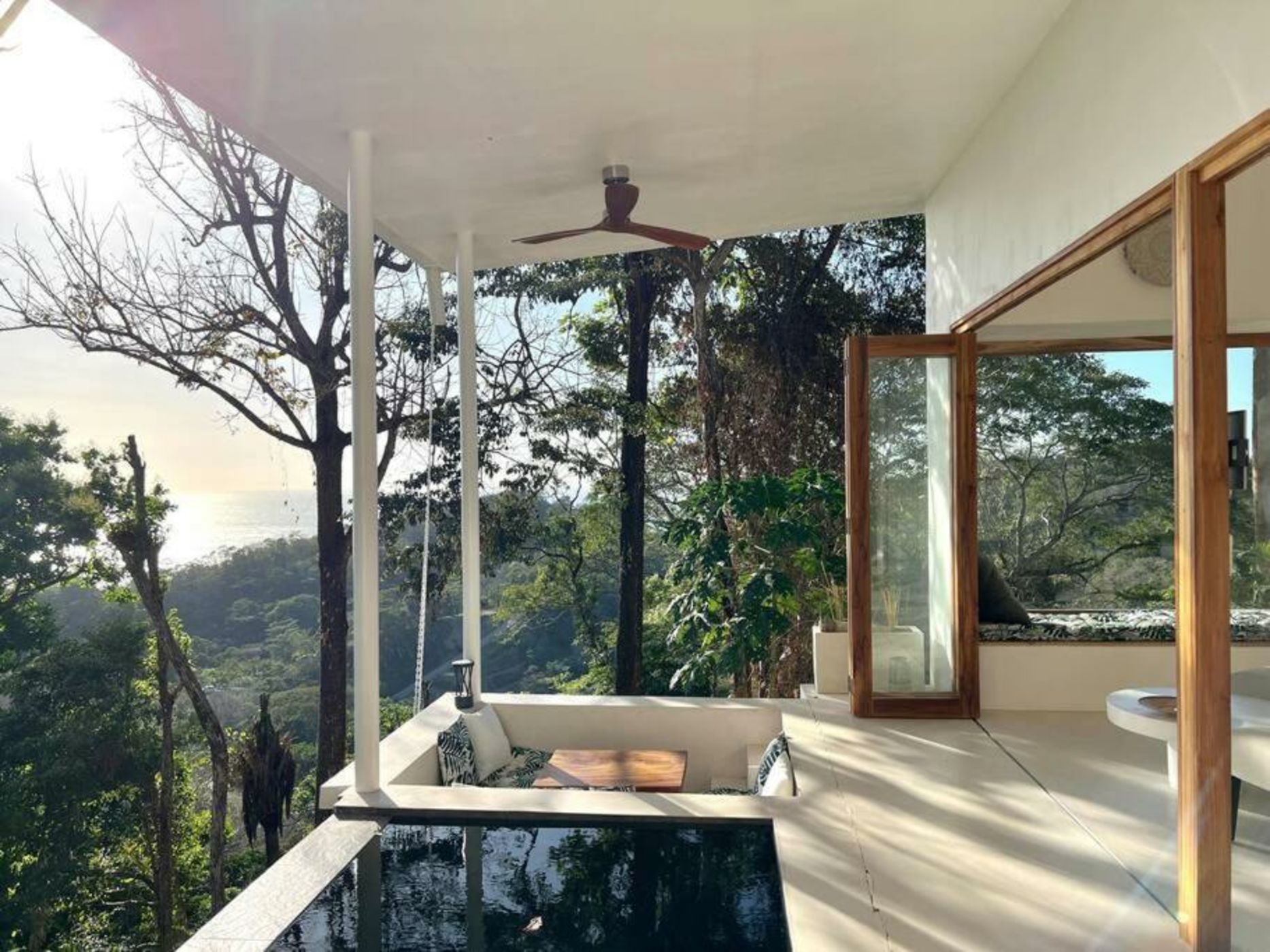 Nooli: Pool, King Size Bed , Ocean & sunset view