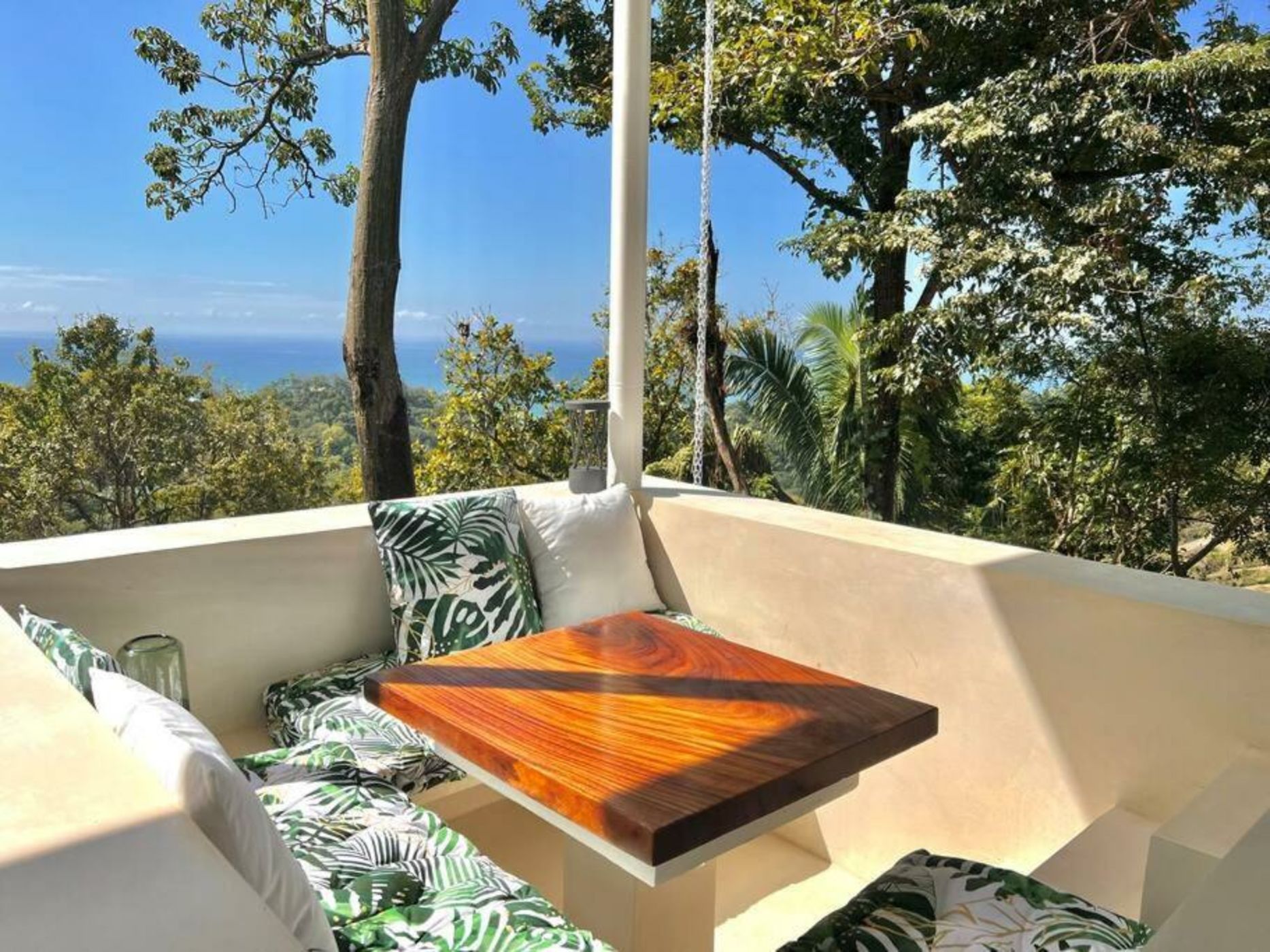 Nooli: Pool, King Size Bed , Ocean & sunset view