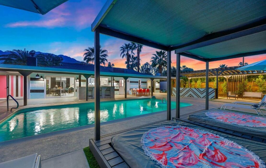 The Ritz - Luxury Home with Pool & Speakeasy Bar