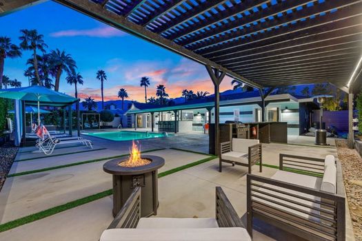 The Ritz - Luxury Home with Pool & Speakeasy Bar