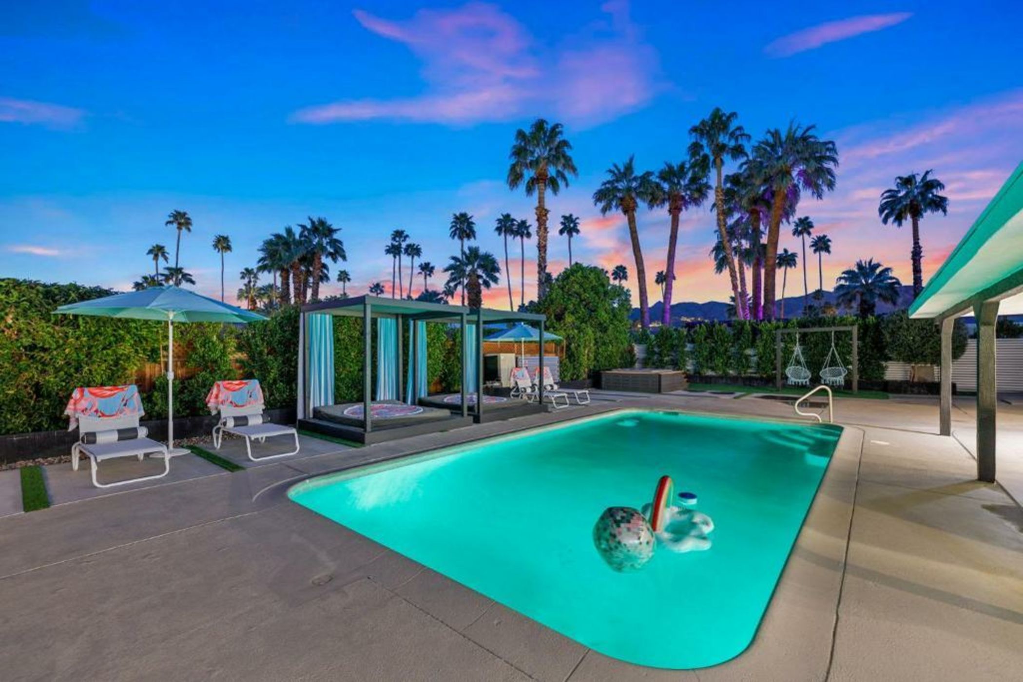 The Ritz - Luxury Home with Pool & Speakeasy Bar