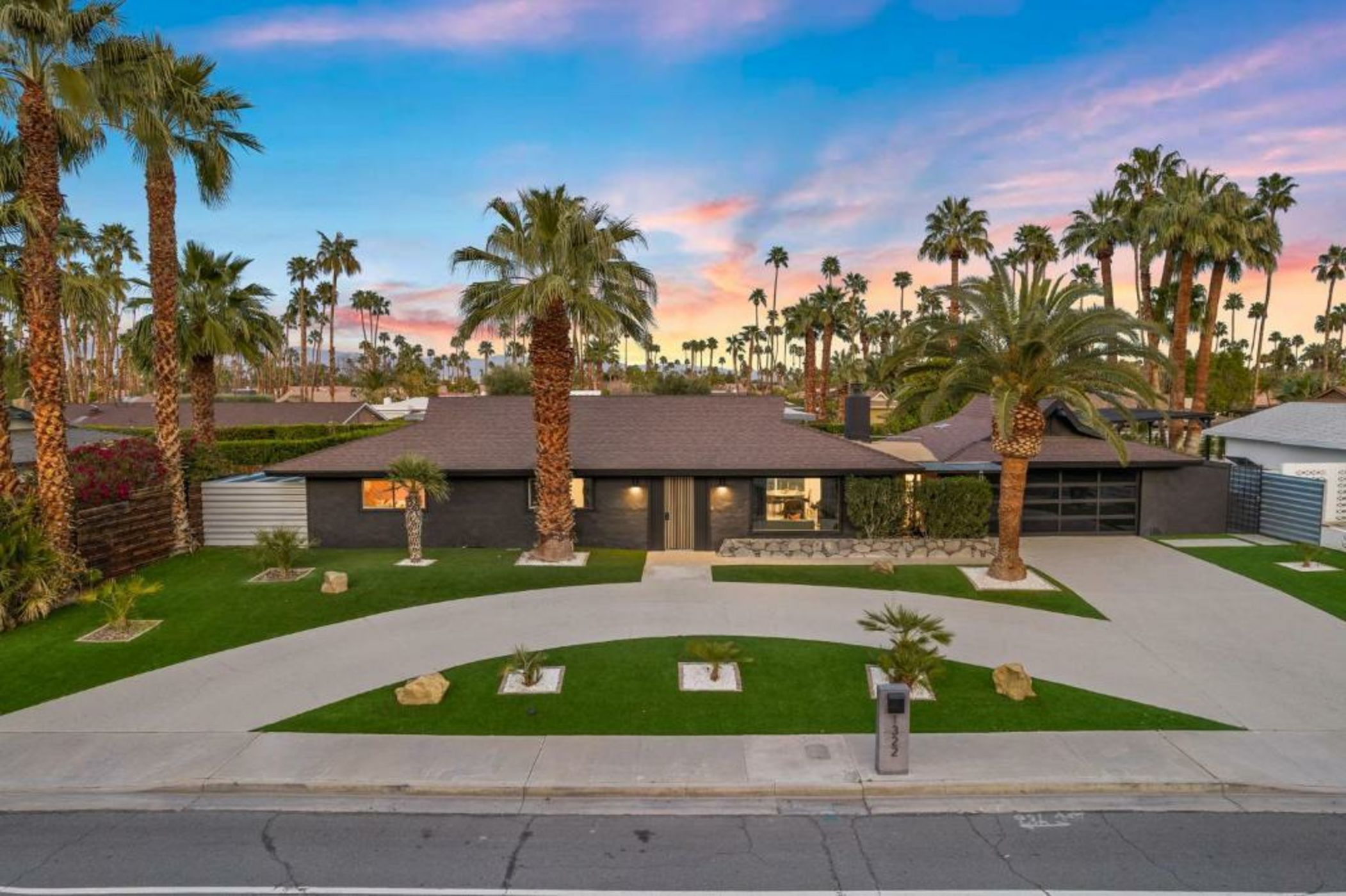 The Ritz - Luxury Home with Pool & Speakeasy Bar