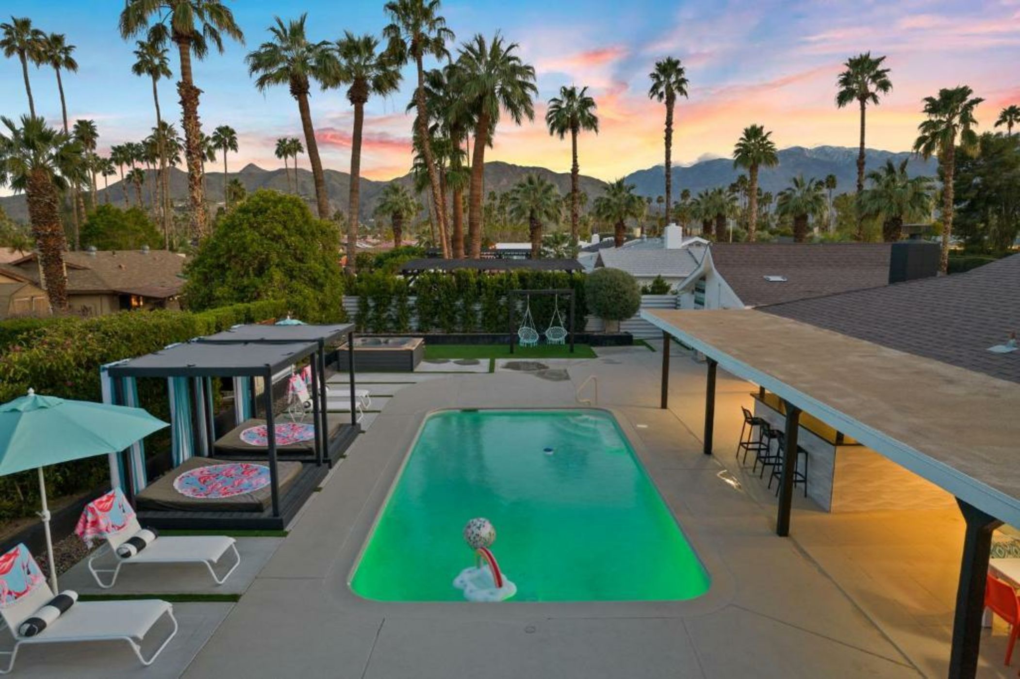 The Ritz - Luxury Home with Pool & Speakeasy Bar