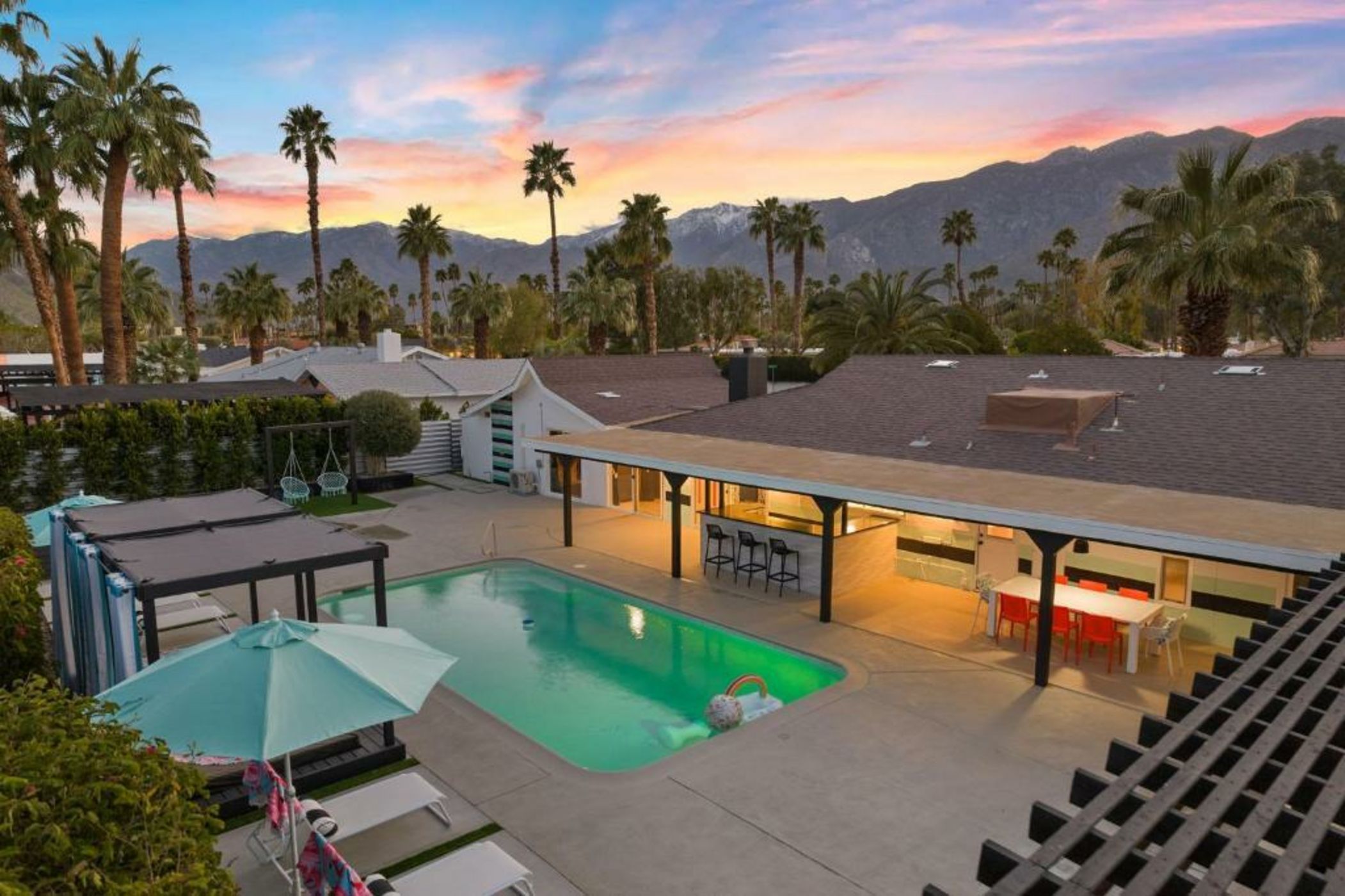 The Ritz - Luxury Home with Pool & Speakeasy Bar