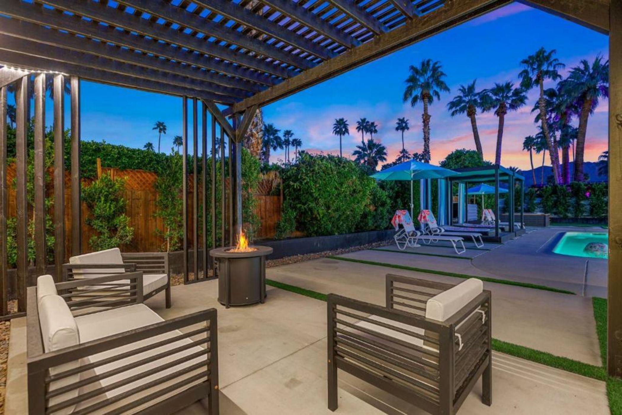 The Ritz - Luxury Home with Pool & Speakeasy Bar