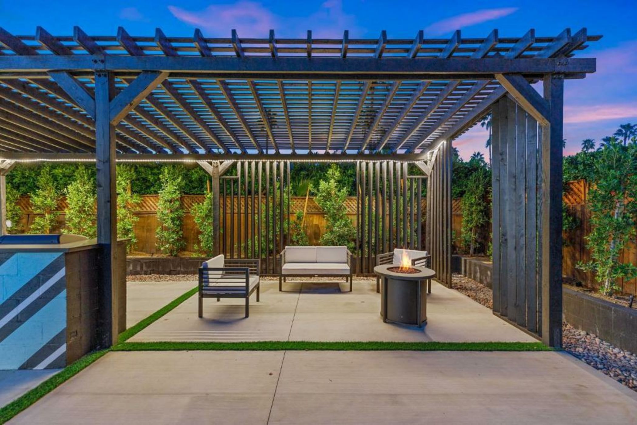 The Ritz - Luxury Home with Pool & Speakeasy Bar