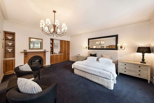 Oscars Waterfront Boutique Hotel