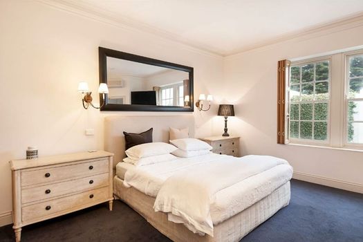 Oscars Waterfront Boutique Hotel