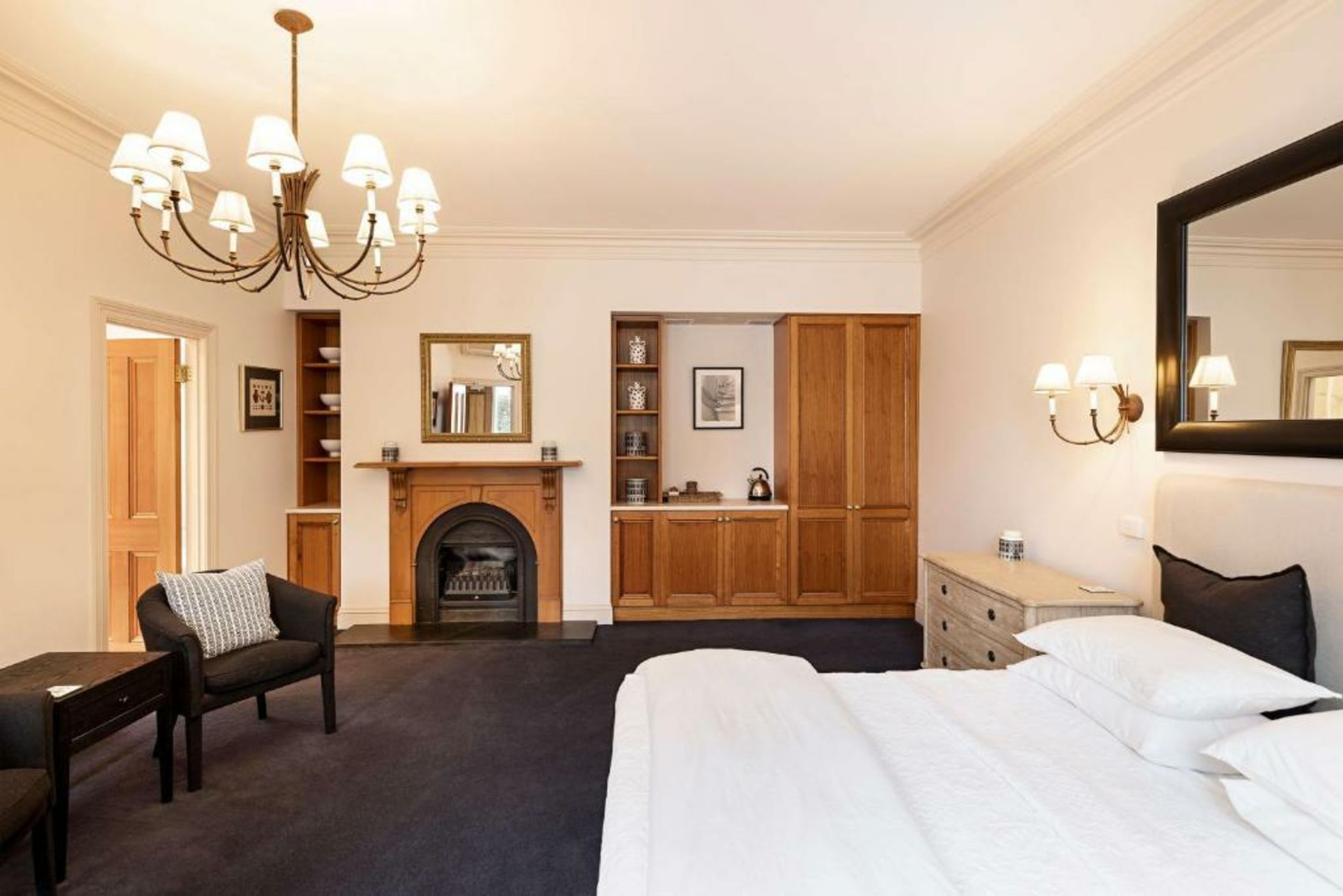 Oscars Waterfront Boutique Hotel