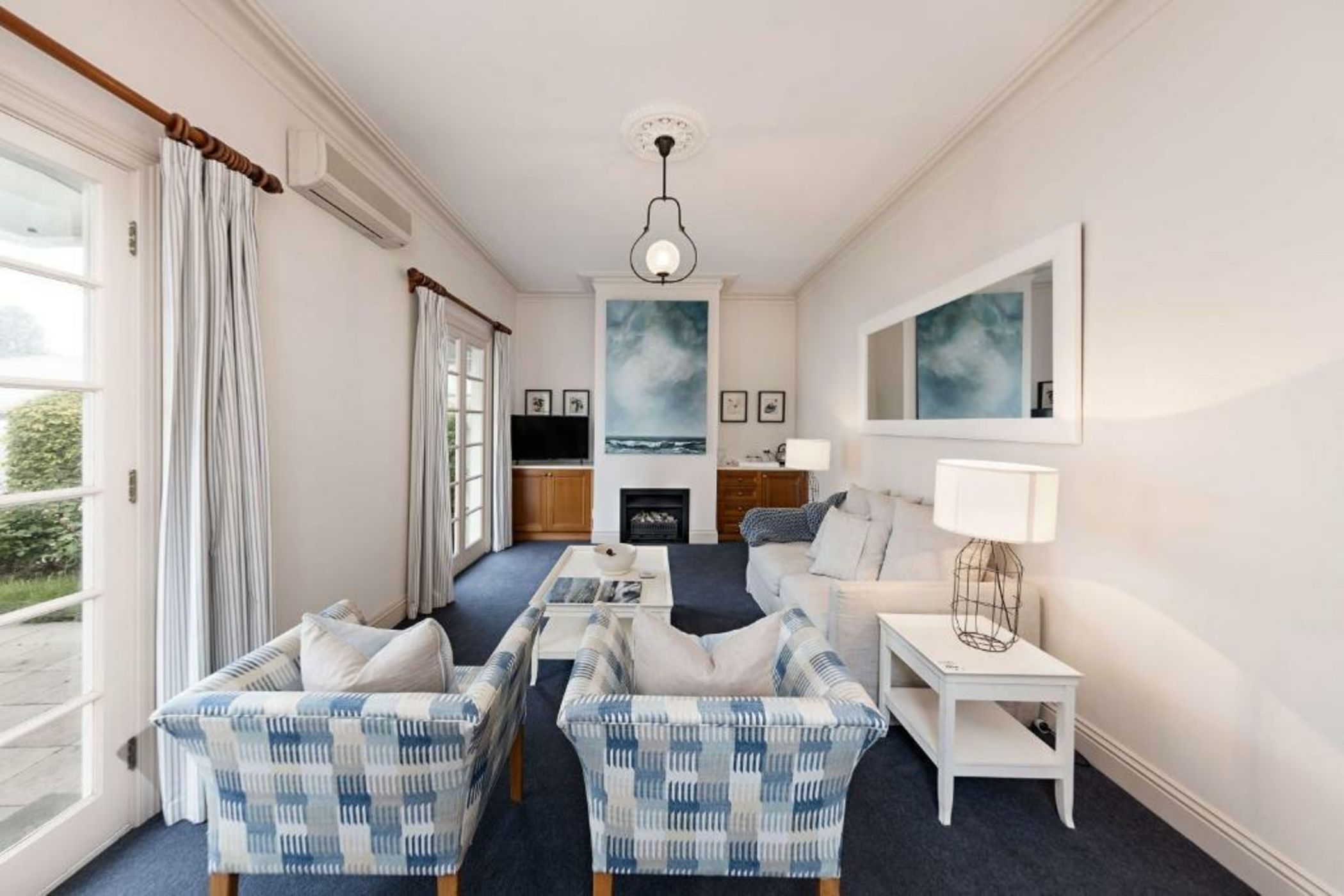 Oscars Waterfront Boutique Hotel