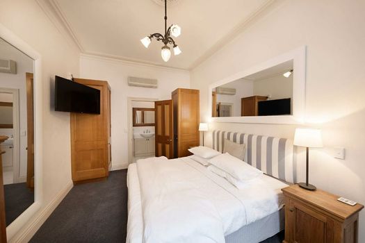 Oscars Waterfront Boutique Hotel