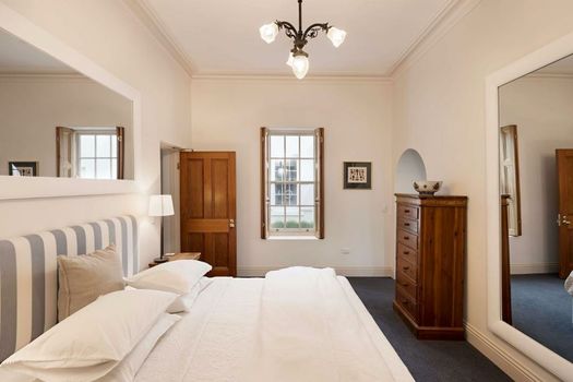 Oscars Waterfront Boutique Hotel