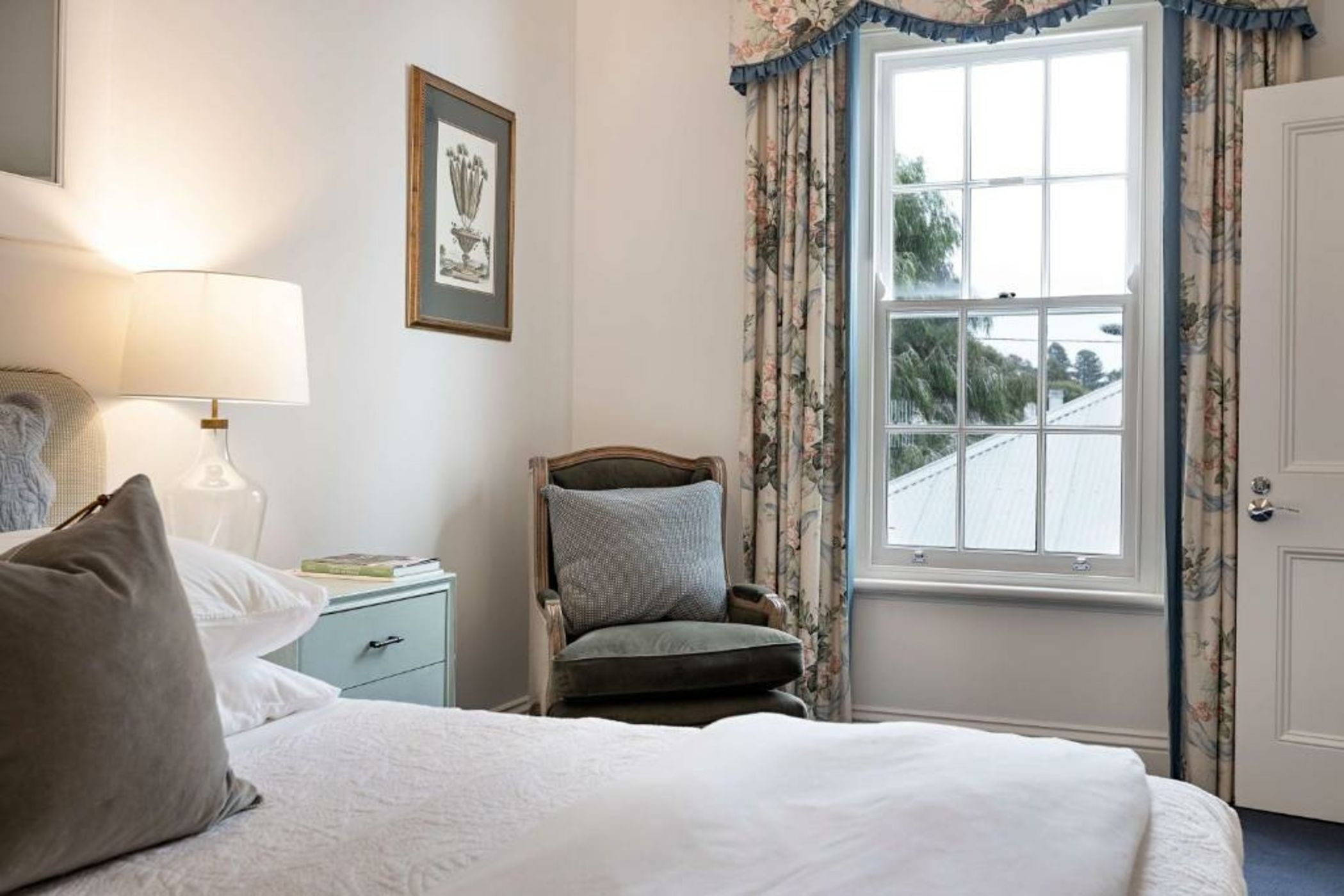 Oscars Waterfront Boutique Hotel