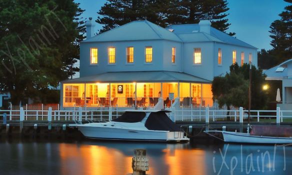 Oscars Waterfront Boutique Hotel
