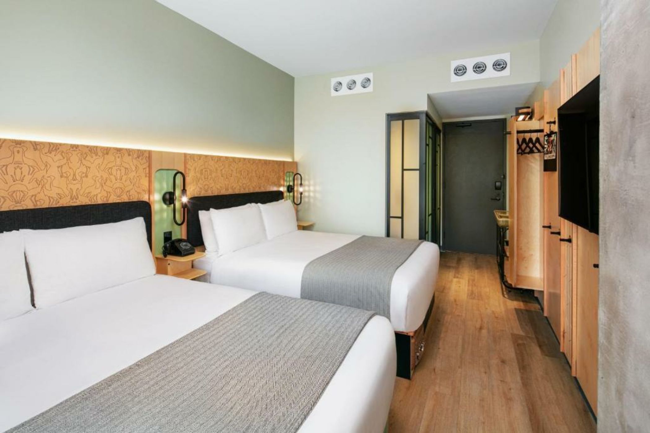 Moxy Brooklyn Williamsburg