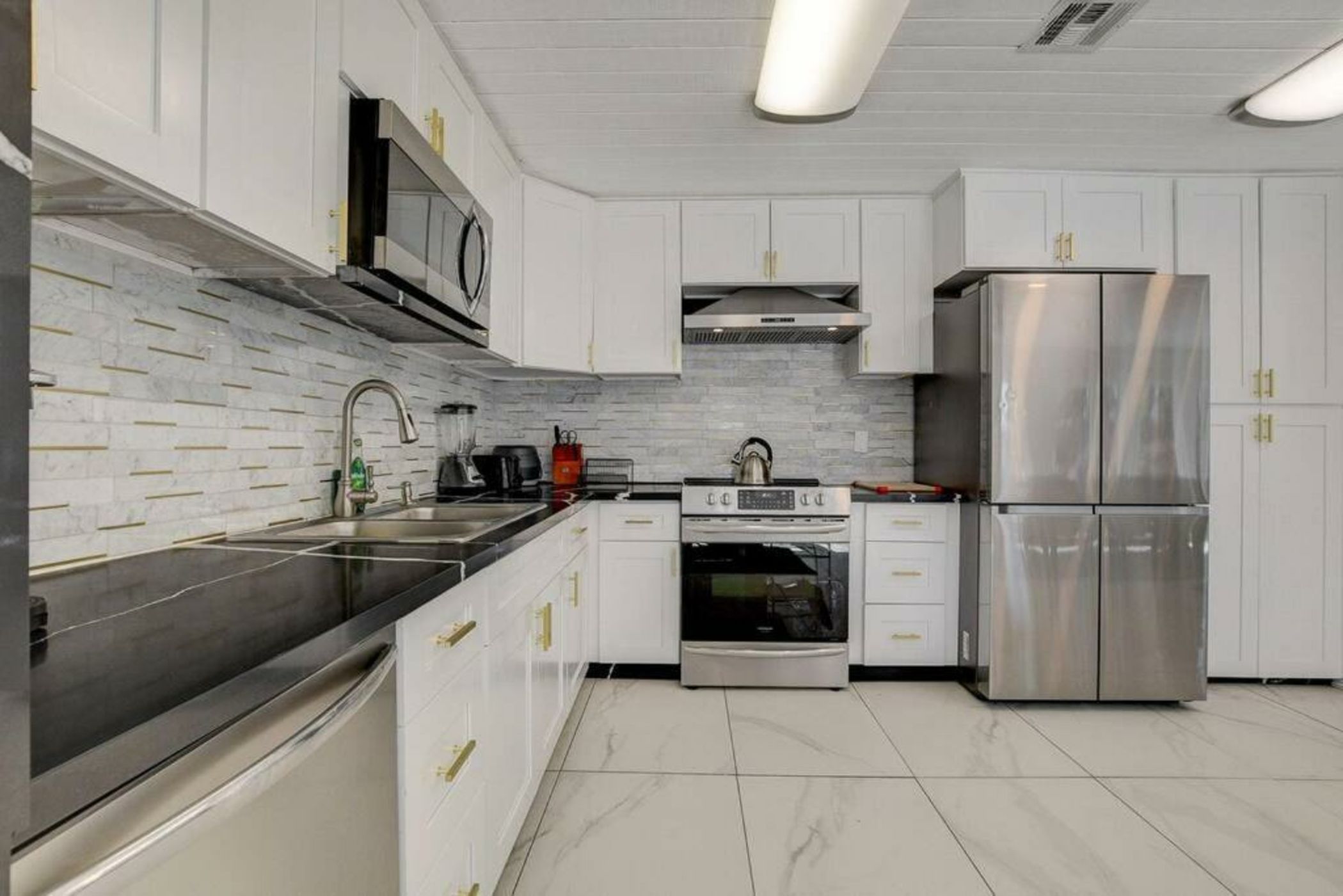 Resort-Style Paradise w 2 Pools