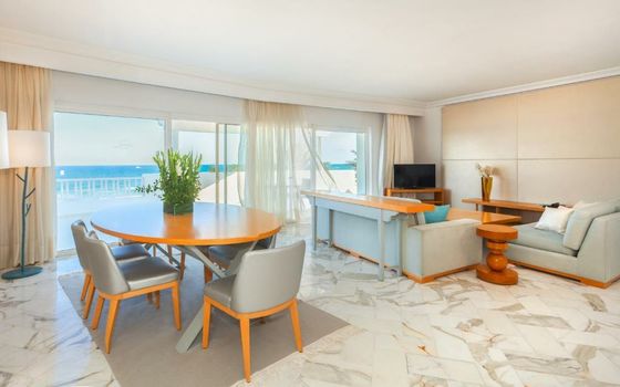 TUI Blue Oceana Suites 