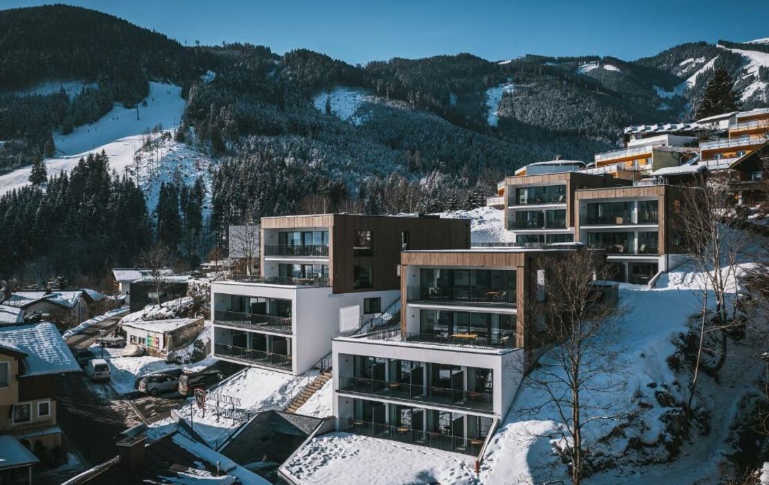 Nikolaus by AvenidA Panoramic Wellness Suites Zell am See