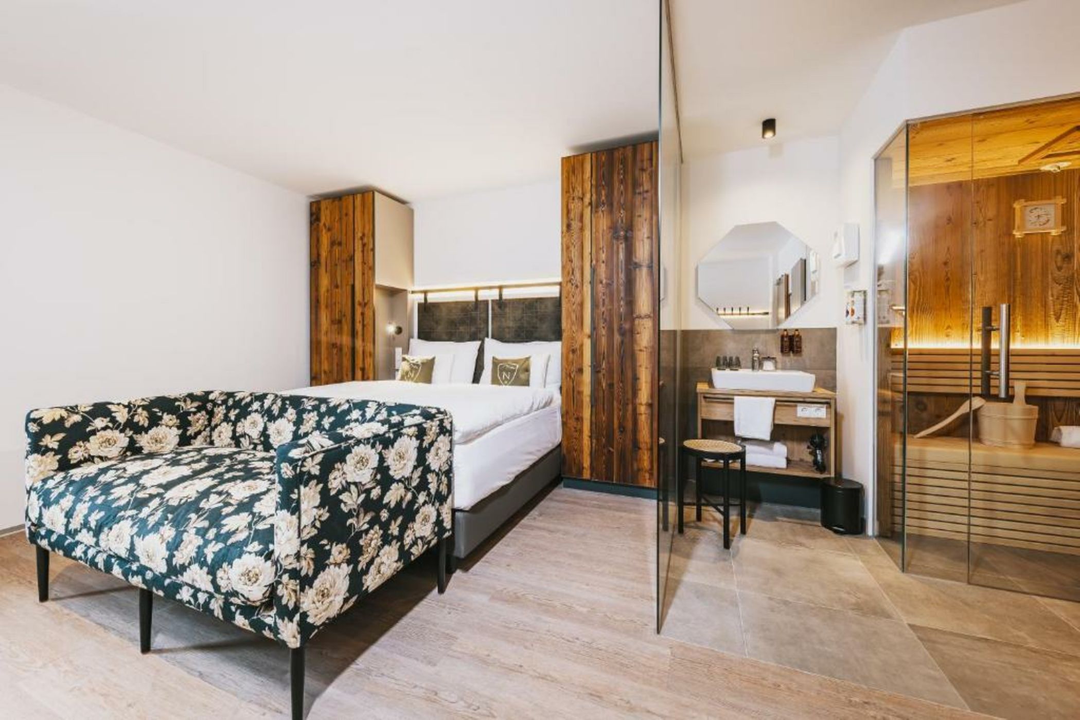 Nikolaus by AvenidA Panoramic Wellness Suites Zell am See