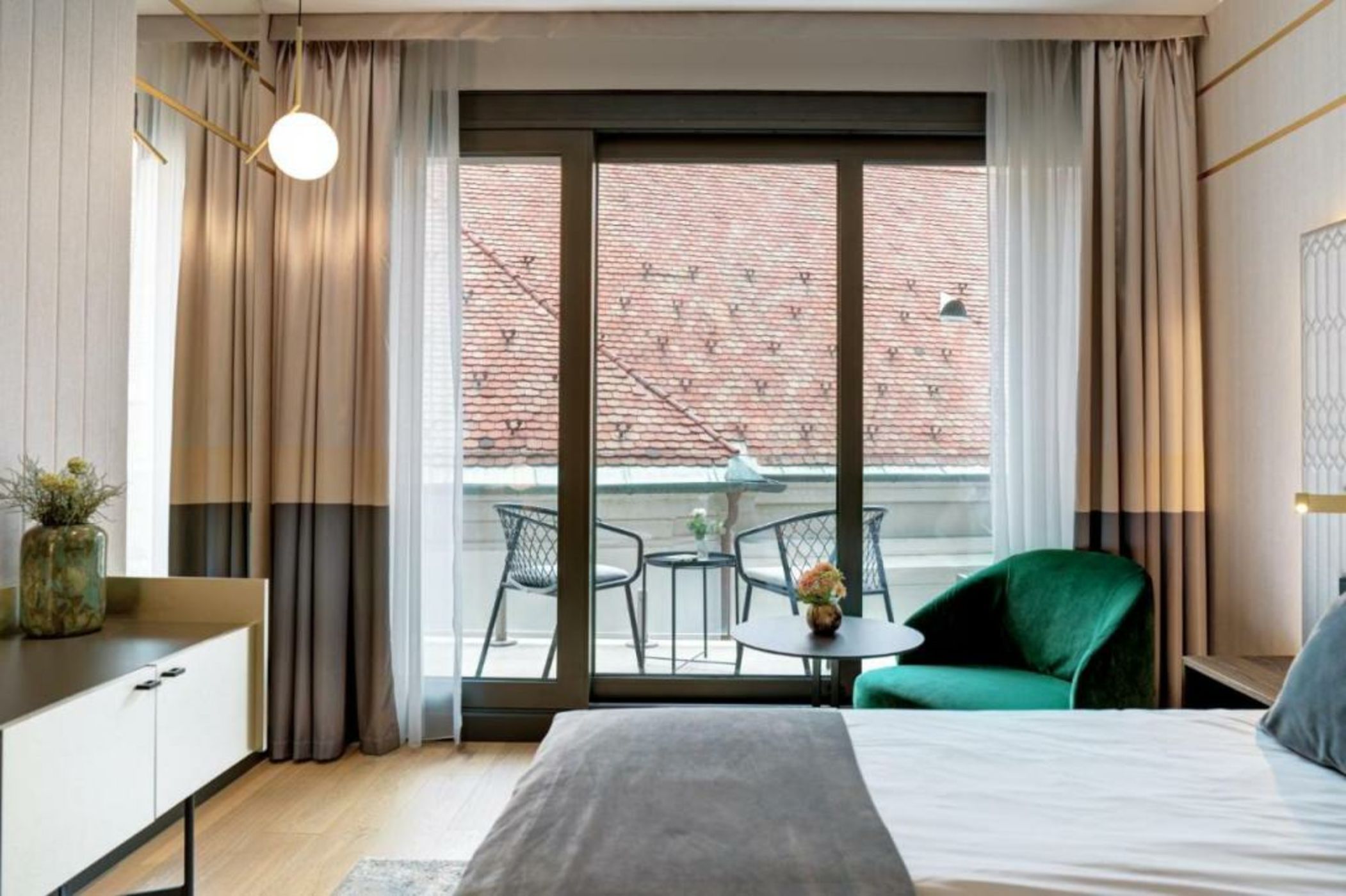 Emerald Downtown Luxury Suites by Continental Group