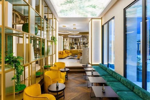 Emerald Downtown Luxury Suites with Hotel services