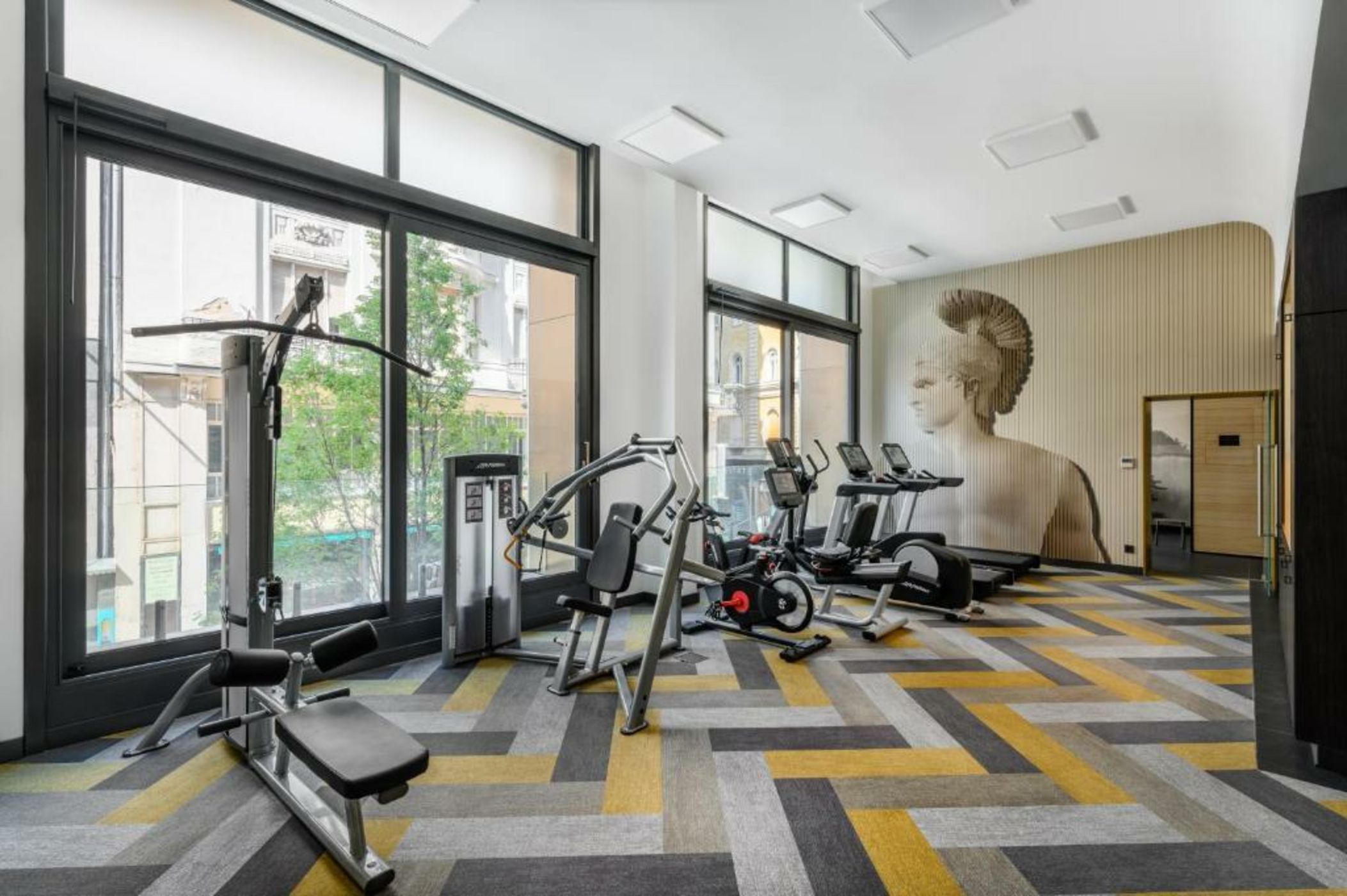 Emerald Downtown Luxury Suites with Hotel services