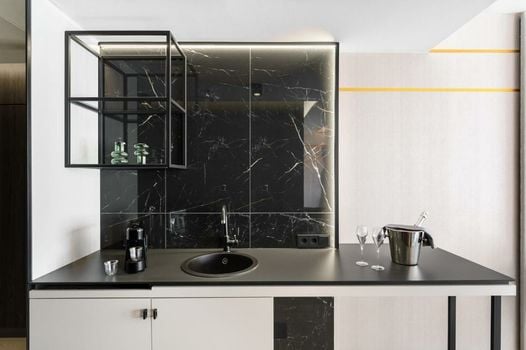 Emerald Downtown Luxury Suites with Hotel services