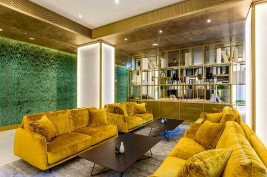 Emerald Downtown Luxury Suites with Hotel services