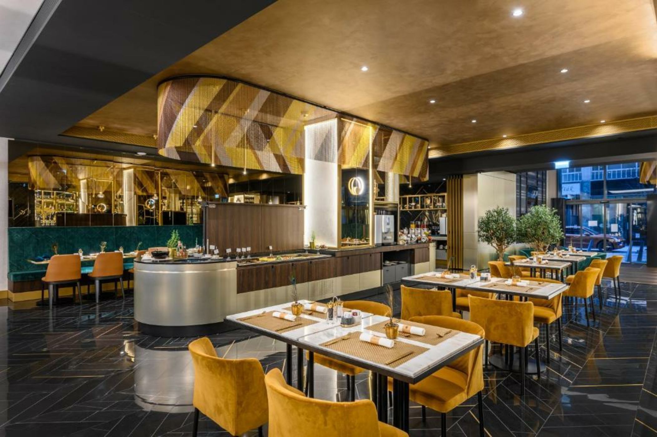 Emerald Downtown Luxury Suites with Hotel services