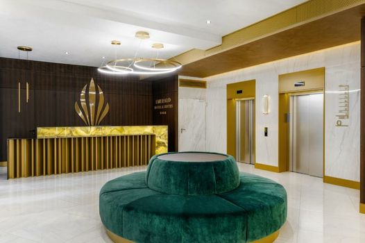 Emerald Downtown Luxury Suites with Hotel services