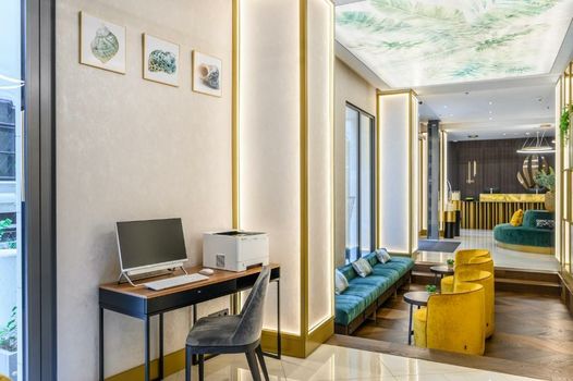 Emerald Downtown Luxury Suites with Hotel services