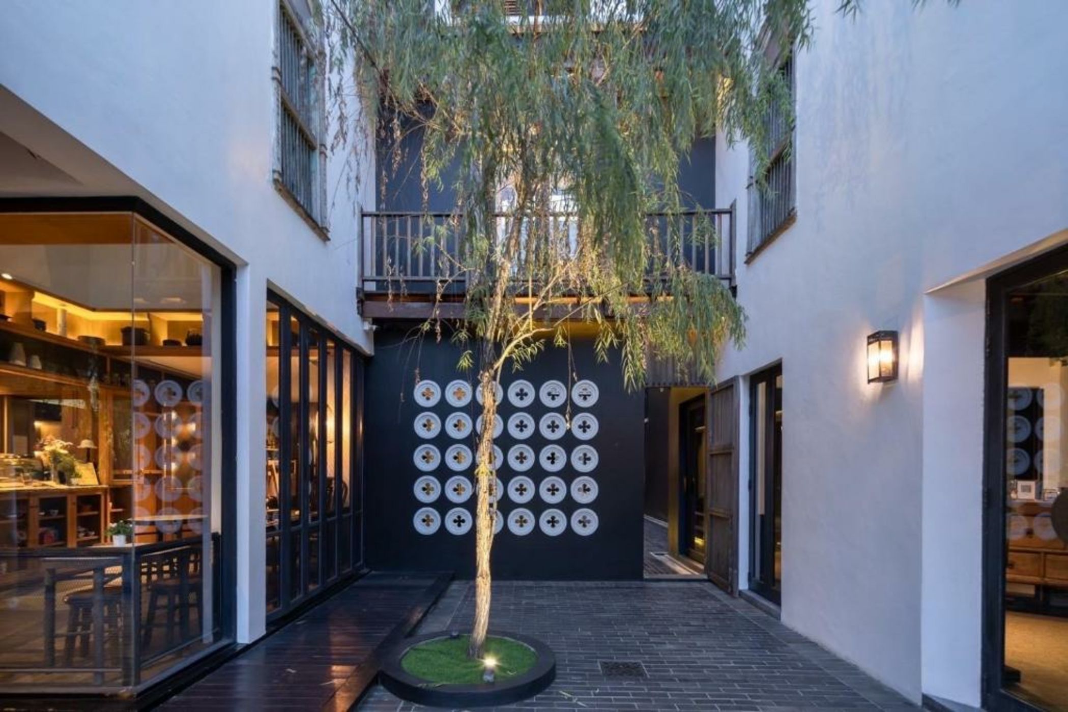 Hotel Ping Silhouette