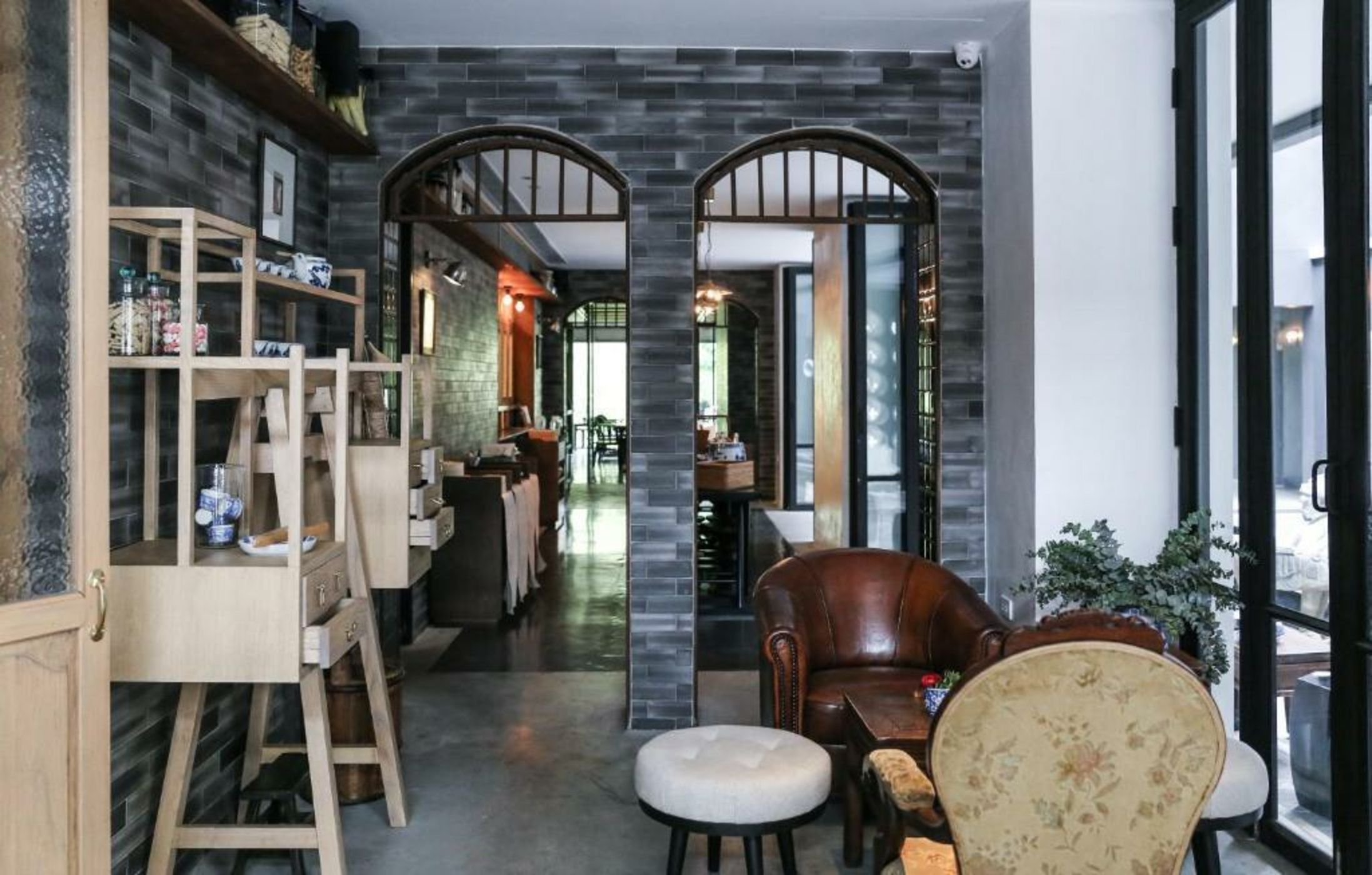 Hotel Ping Silhouette