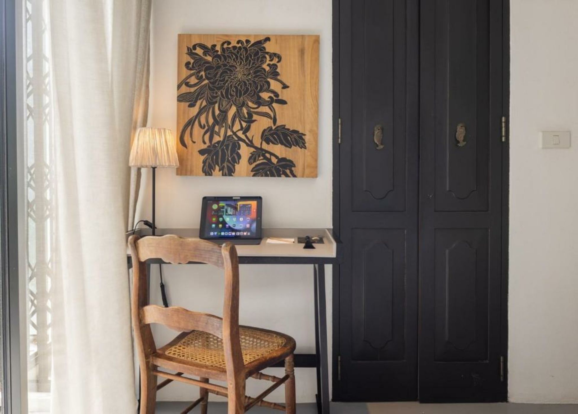 Hotel Ping Silhouette