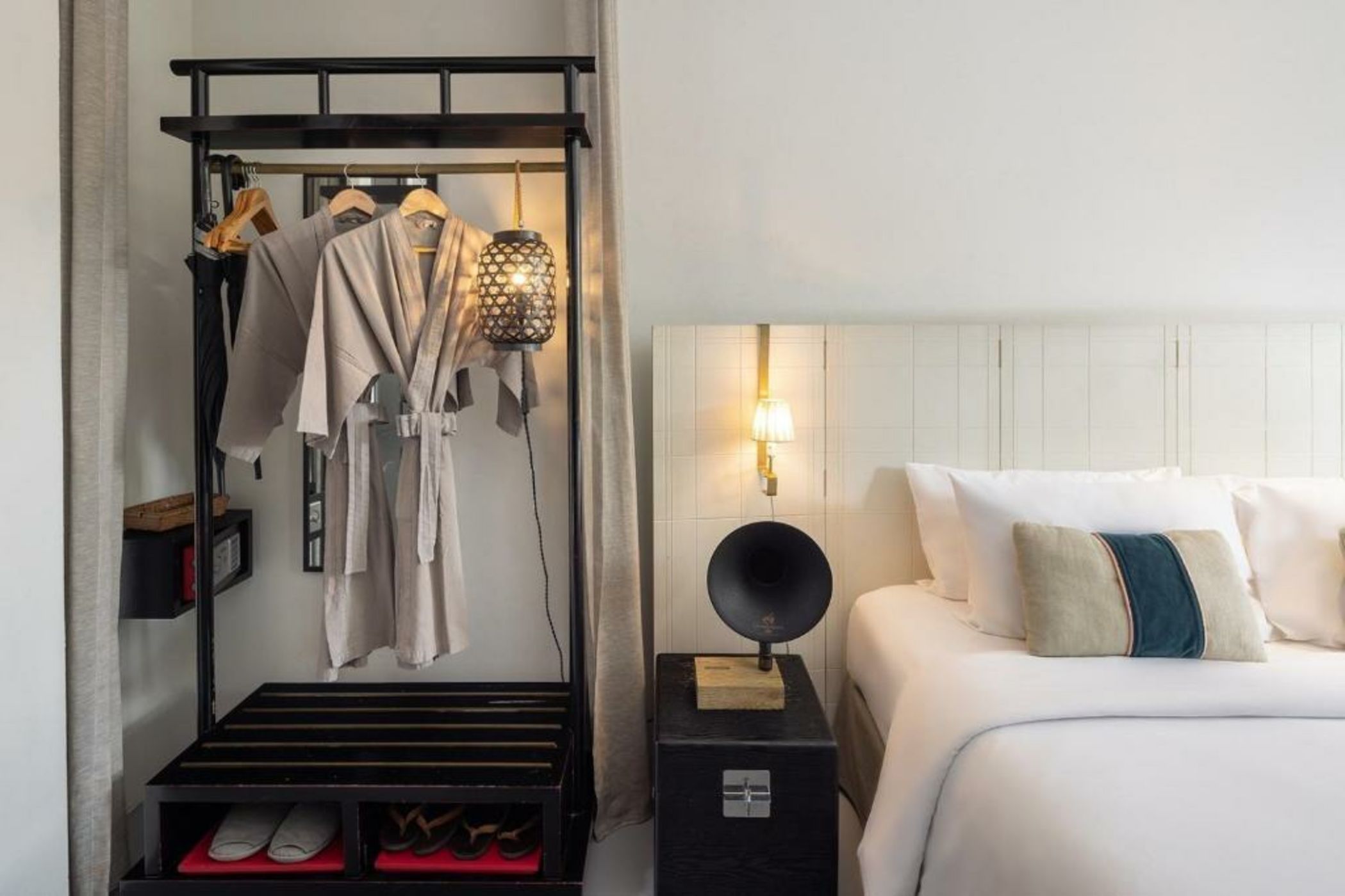 Hotel Ping Silhouette