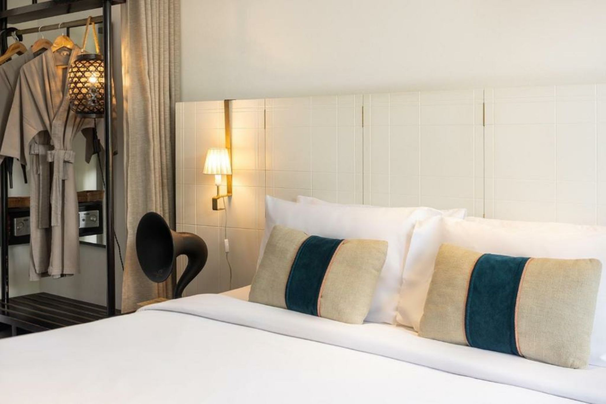 Hotel Ping Silhouette