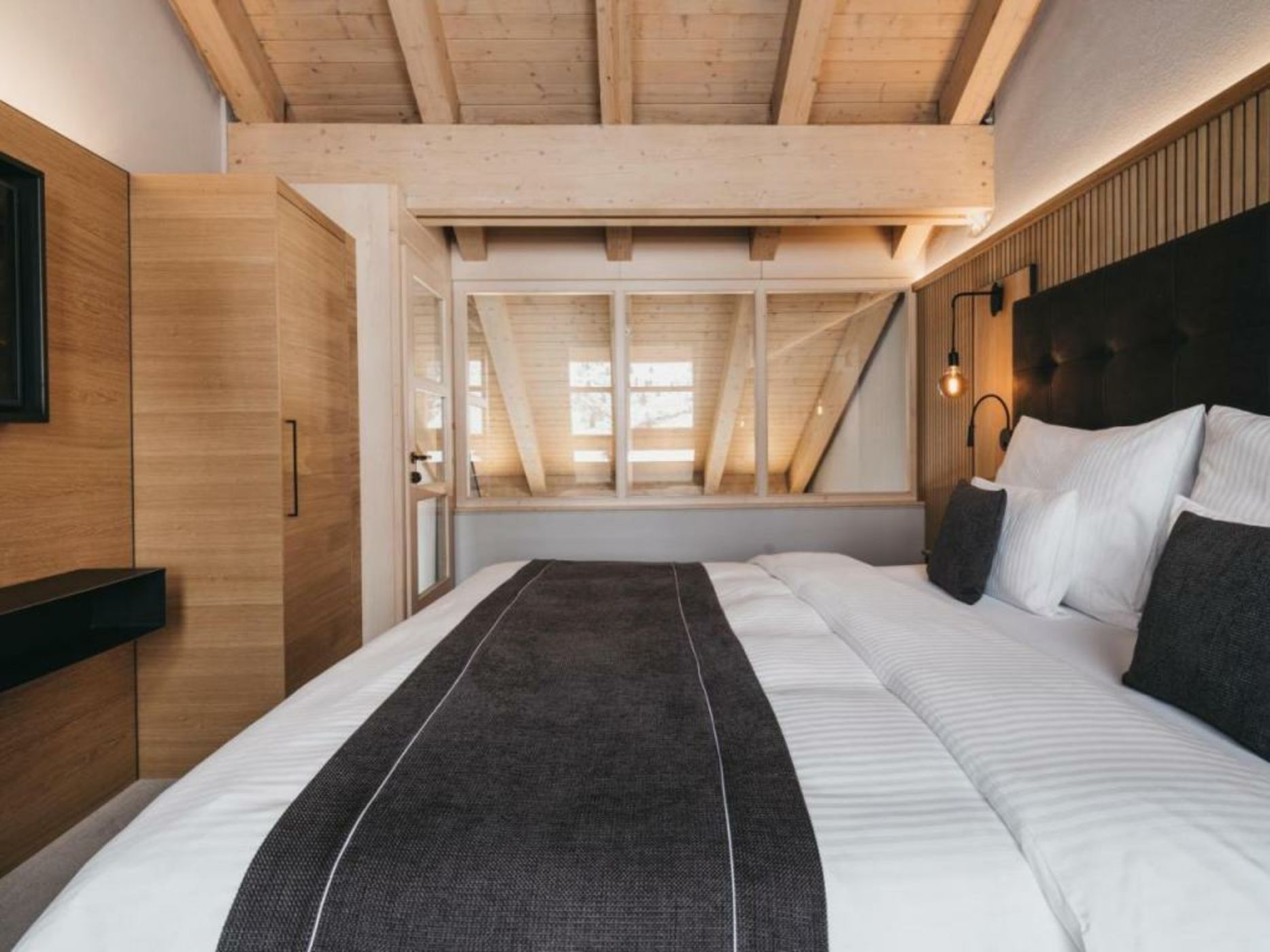 The Crystal VAYA Unique