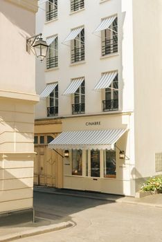 Les Suites Cinabre