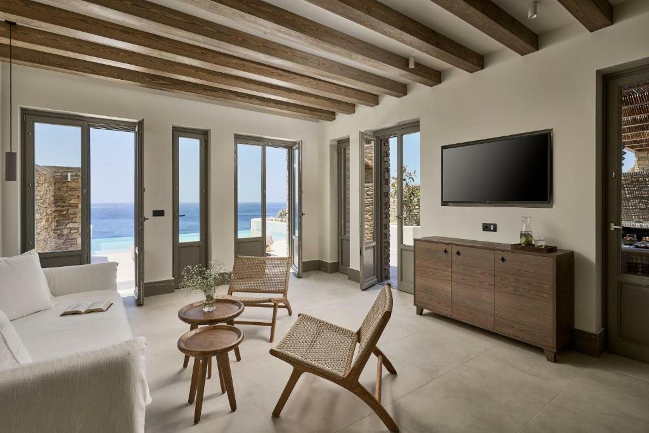 Ios Grand Pool Suites