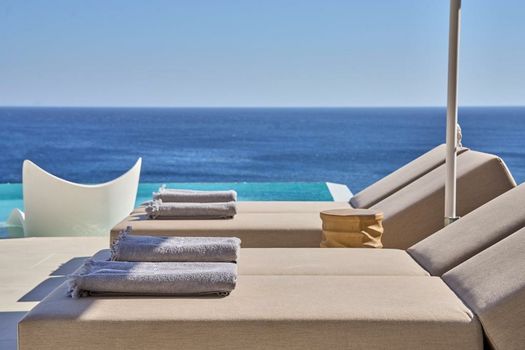 Ios Grand Pool Suites