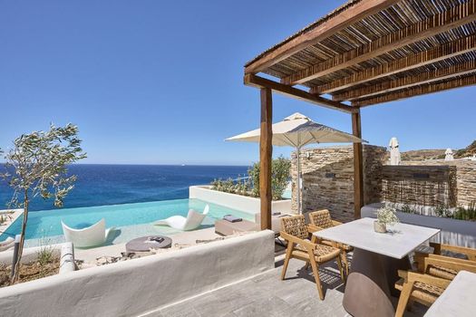 Ios Grand Pool Suites