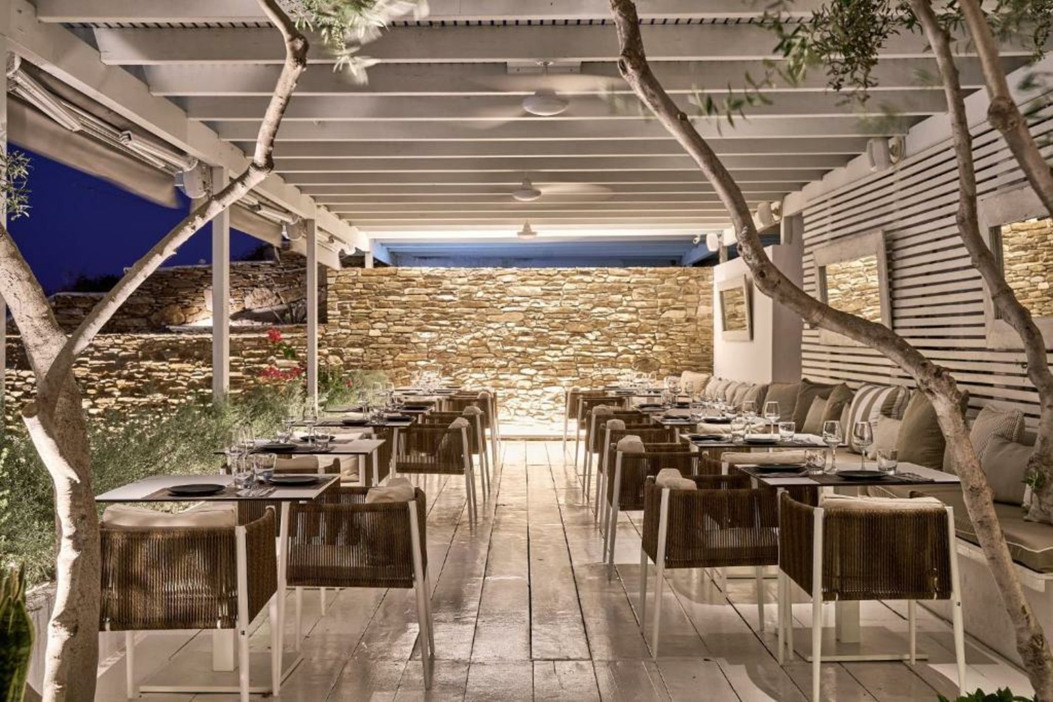 Ios Grand Pool Suites