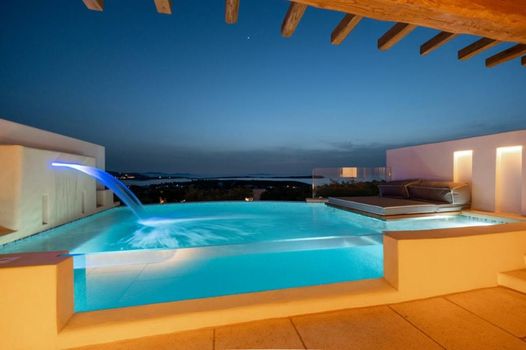 Utopia Suites by Anna Platanou
