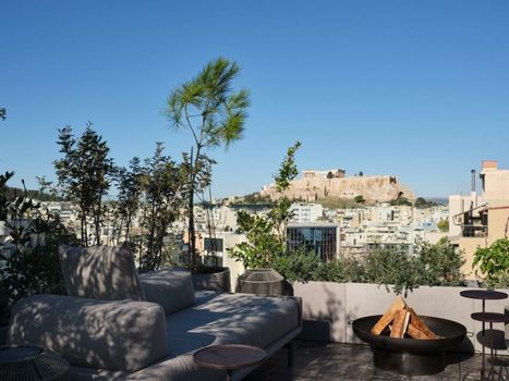Monastik Living in Athina