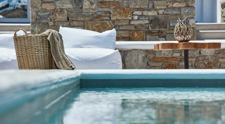 Mykonos Waves Beach House & Suites