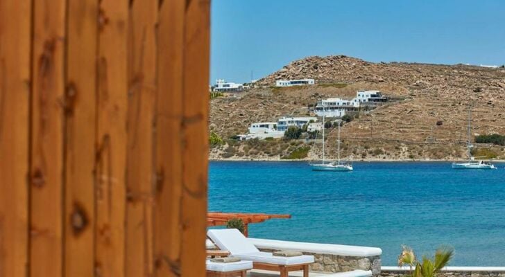 Mykonos Waves Beach House & Suites